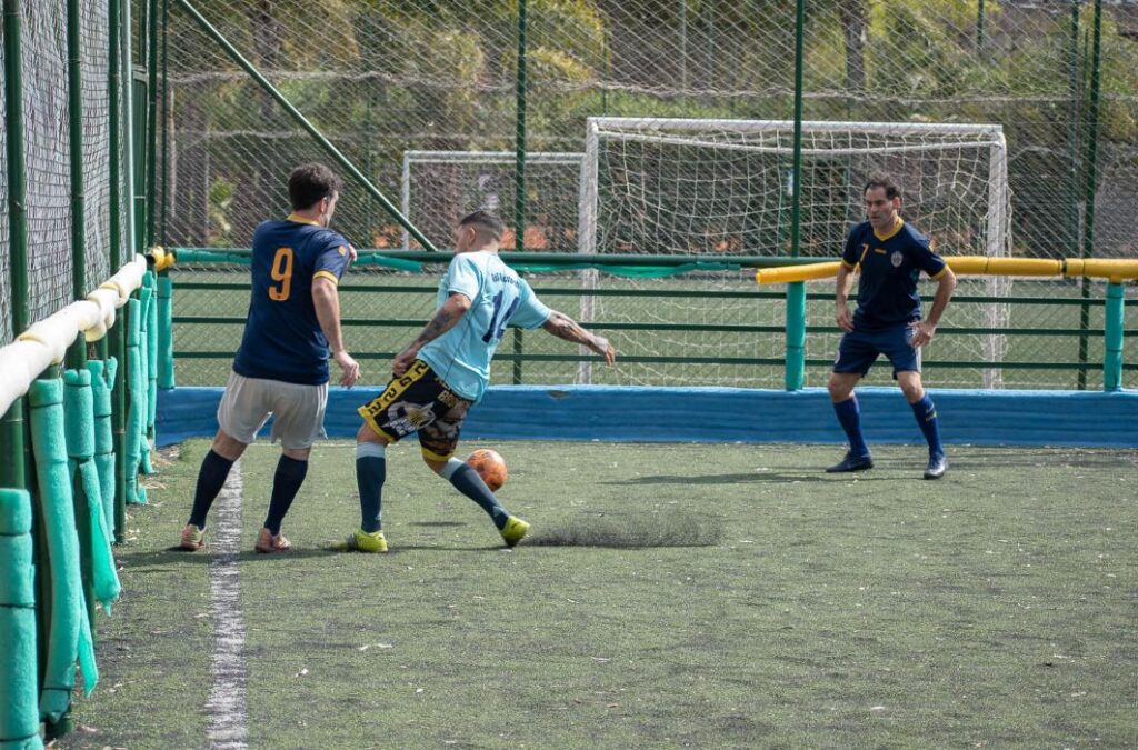 tremendo empate entre los picos y las palas